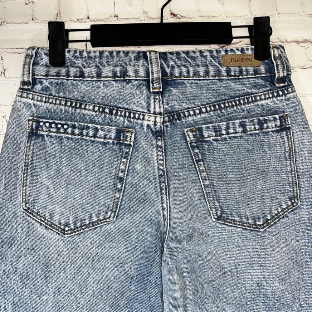 BLANKNYC The Leonard Loose Bermuda Shorts Light Acid Wash Distressed Denim‎ 24